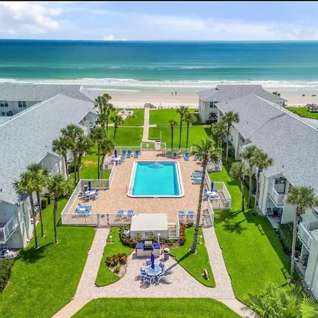 Beachside Serenity Private Balcony With Ocean View, Heated Pool, Bbq, King Bed